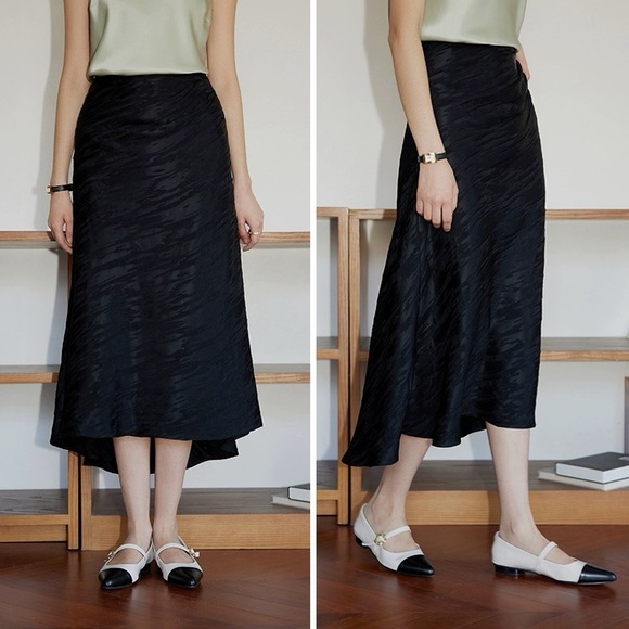 BNWT Satin Midi Skirt with Wave Detailing - Picture 4 of 9